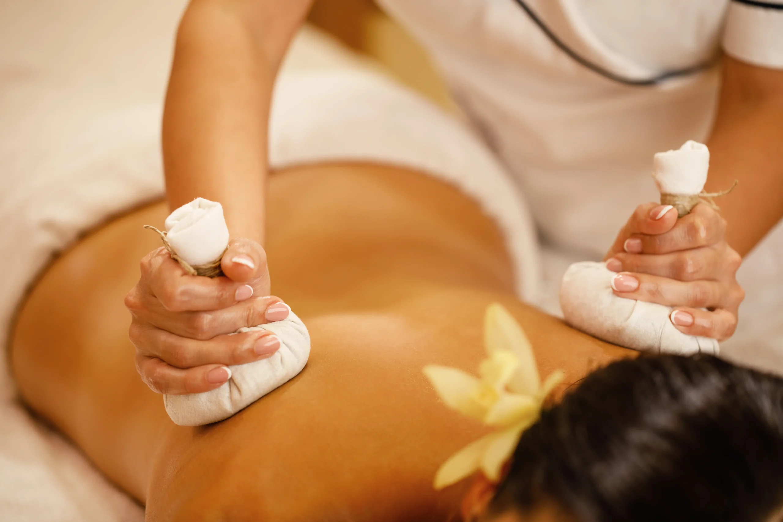 Kruidenstempel Massage