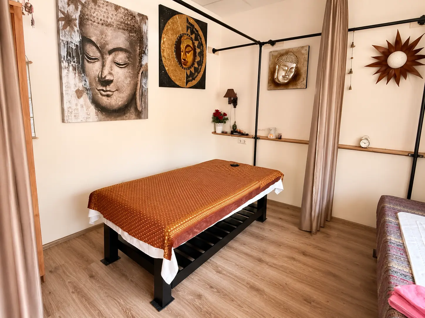 Massagebed links bij Chinda Therapie Rotterdam
