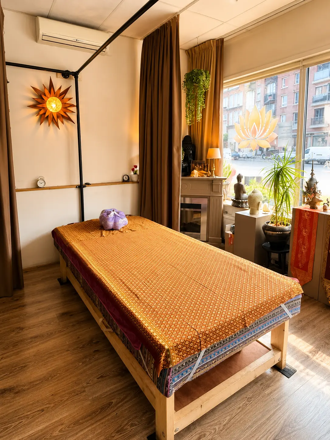 Massagebed rechts bij Chinda Therapie Rotterdam