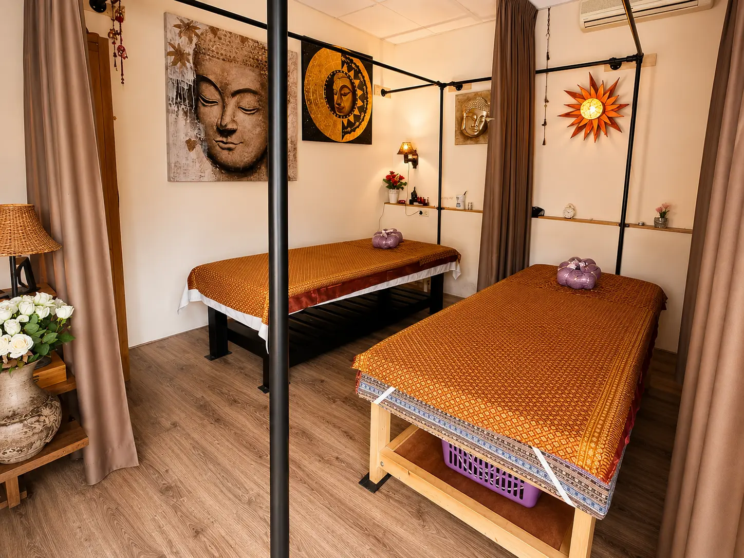 Ruime massagekamer bij Chinda Therapie Rotterdam